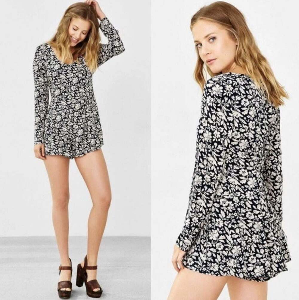 Urban Outfitters Lucca Retro Long Sleeve Floral Zip Up Romper Size S Festival